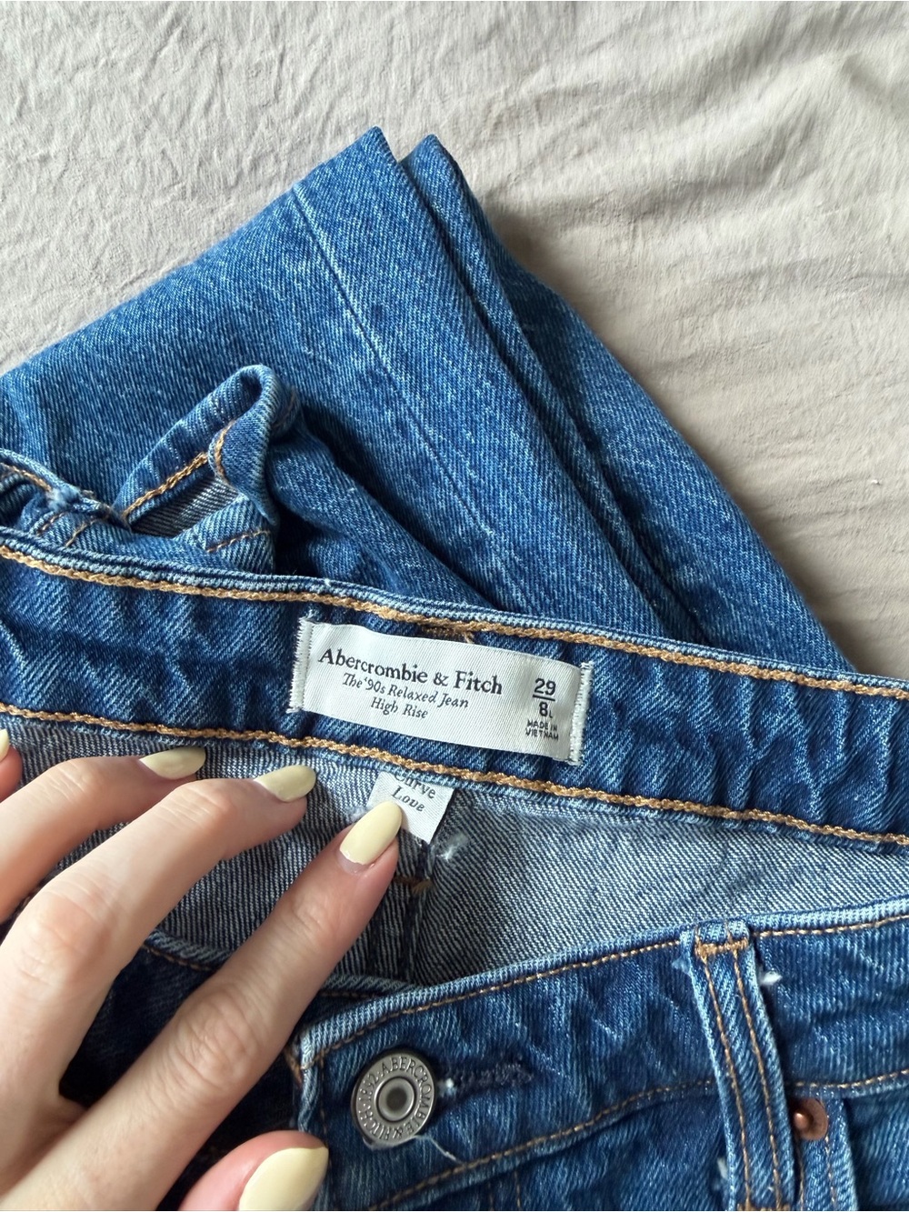 Abercrombie & Fitch Relaxed Fit Blue Denim Jeans - Picture 3 of 5
